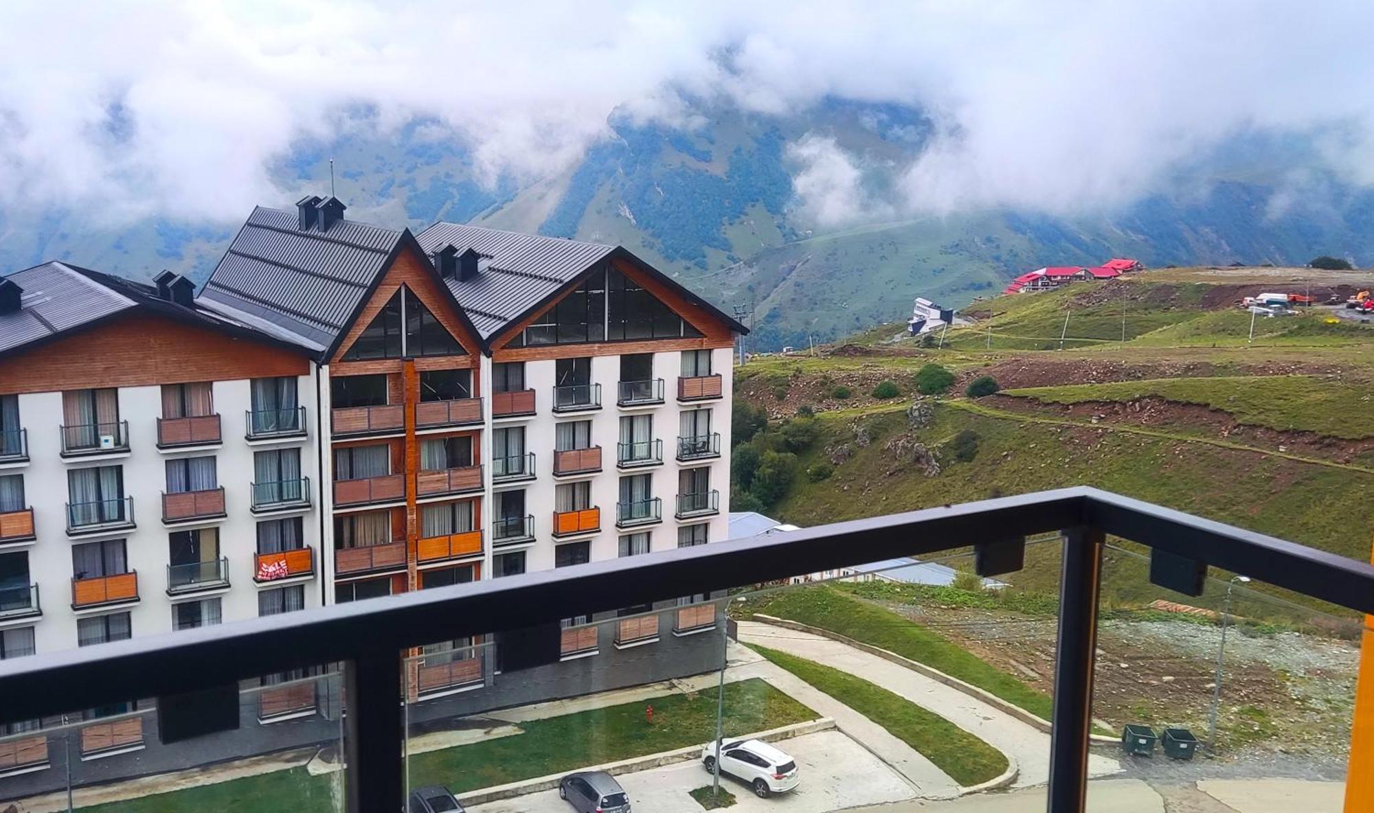 Aparthotel Four Seasons - New Gudauri Esterno foto